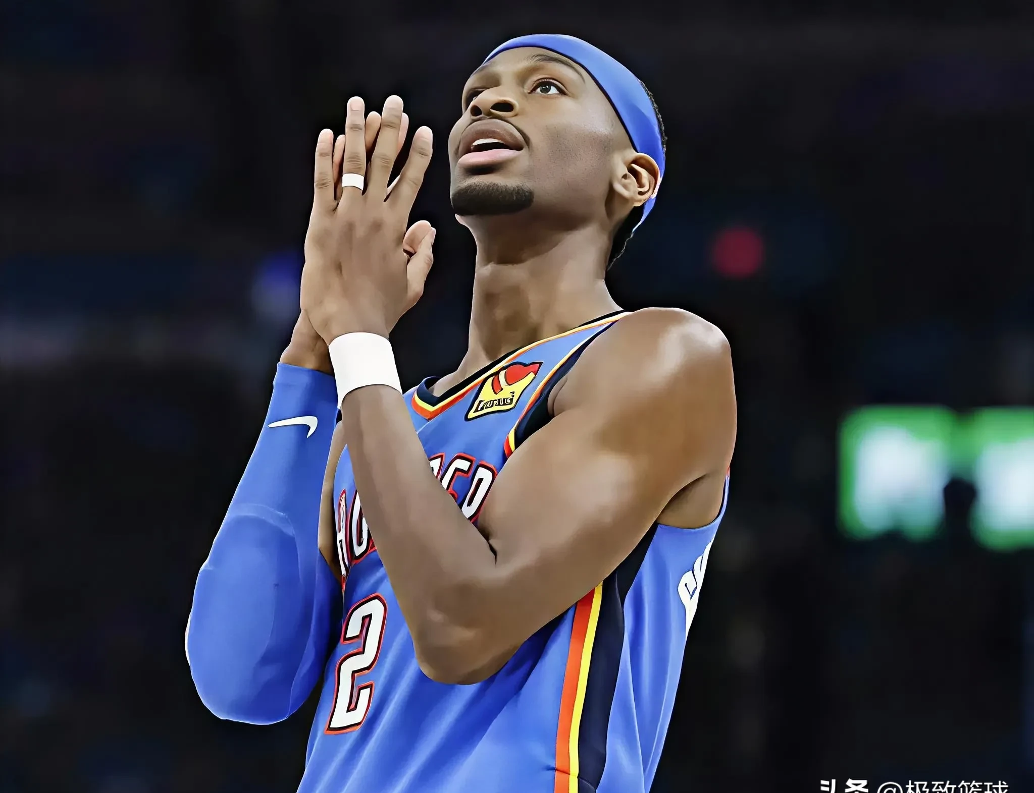  转折点！俄克拉荷马雷霆回应争议，CBA季后赛今夜攻防权衡，气氛紧张，赛程密集仍需轮换